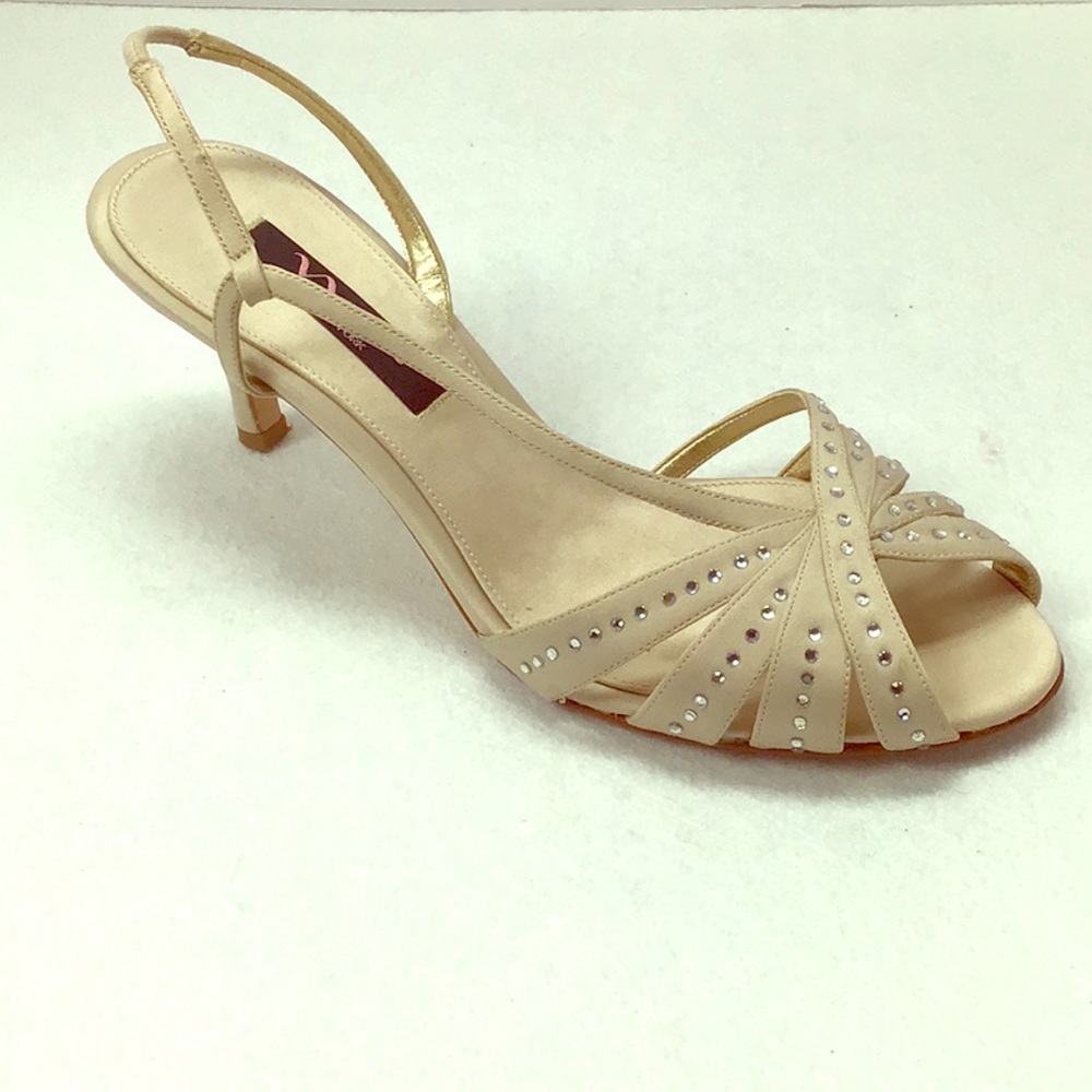 Nina taupe sandal. Excellent condition.